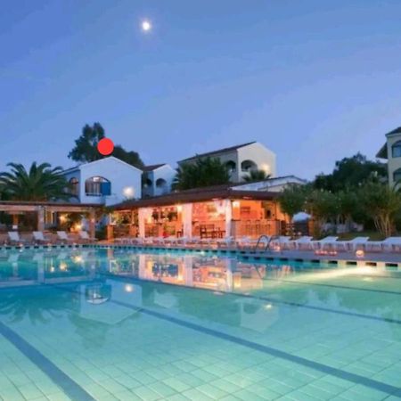 Govino Bay Luxury Beach Loft Apartment Danilia Bagian luar foto