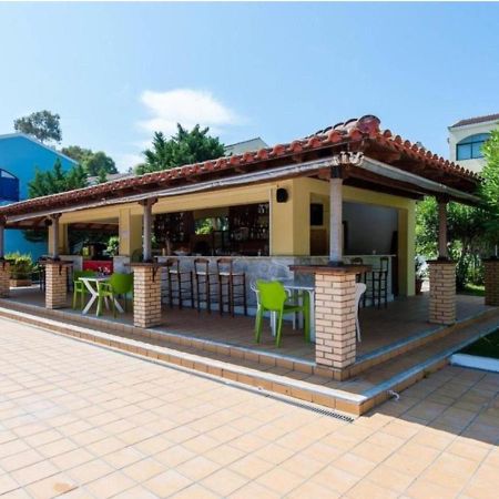 Govino Bay Luxury Beach Loft Apartment Danilia Bagian luar foto