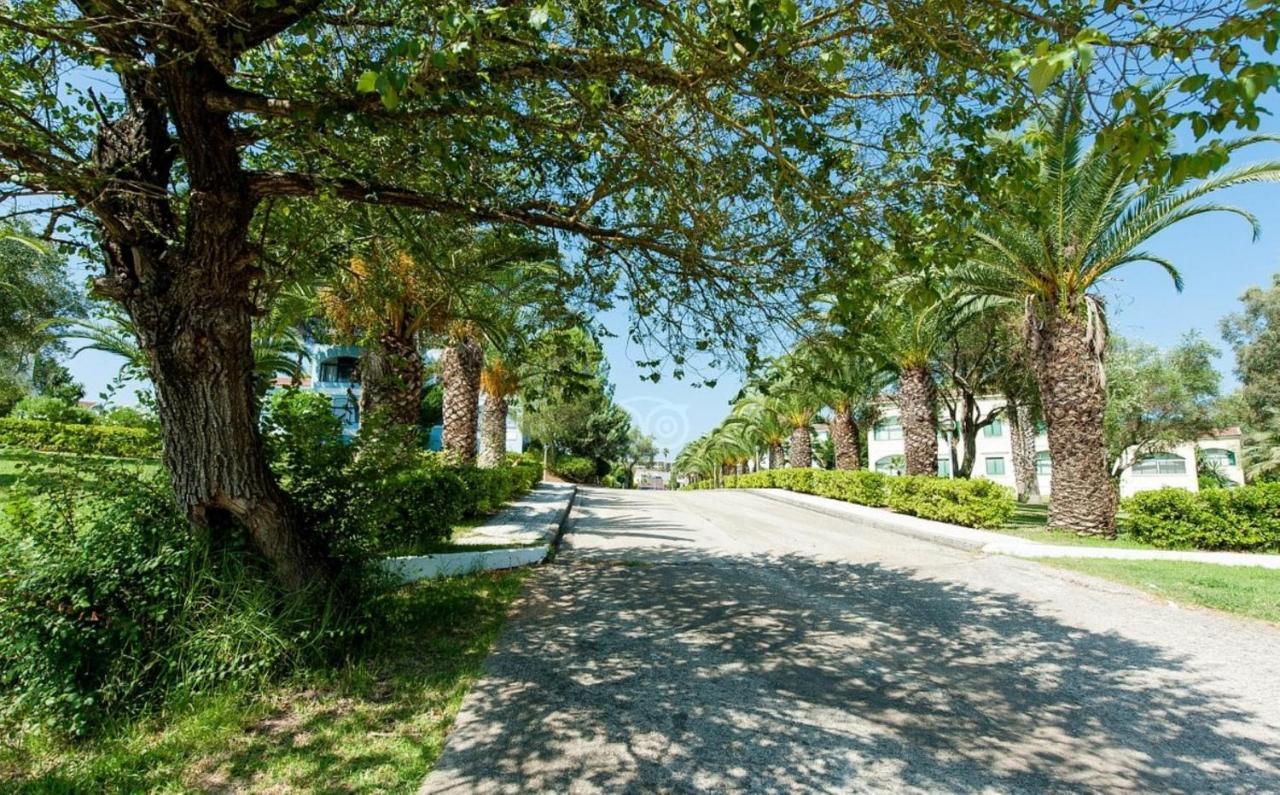 Govino Bay Luxury Beach Loft Apartment Danilia Bagian luar foto