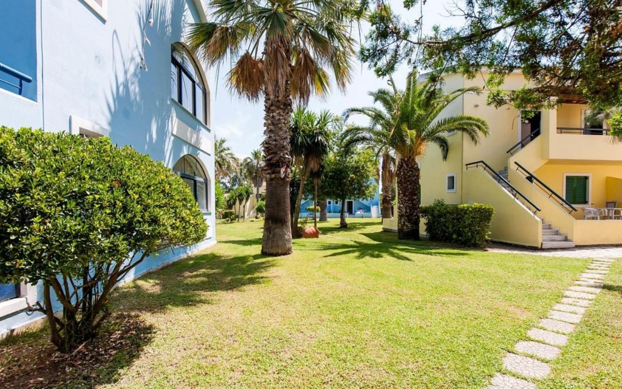 Govino Bay Luxury Beach Loft Apartment Danilia Bagian luar foto