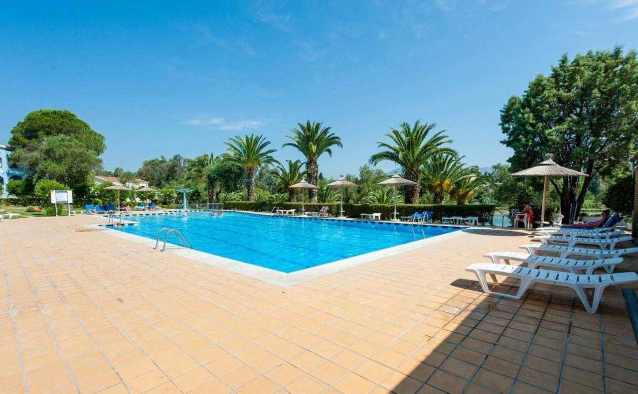 Govino Bay Luxury Beach Loft Apartment Danilia Bagian luar foto