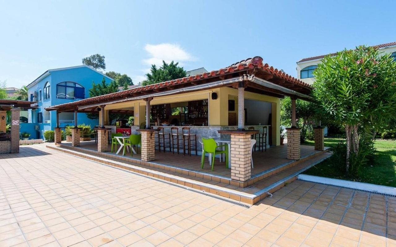 Govino Bay Luxury Beach Loft Apartment Danilia Bagian luar foto