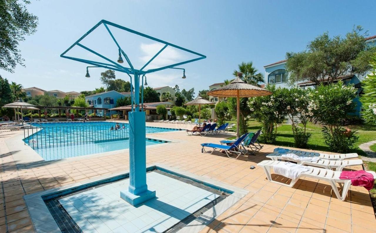 Govino Bay Luxury Beach Loft Apartment Danilia Bagian luar foto