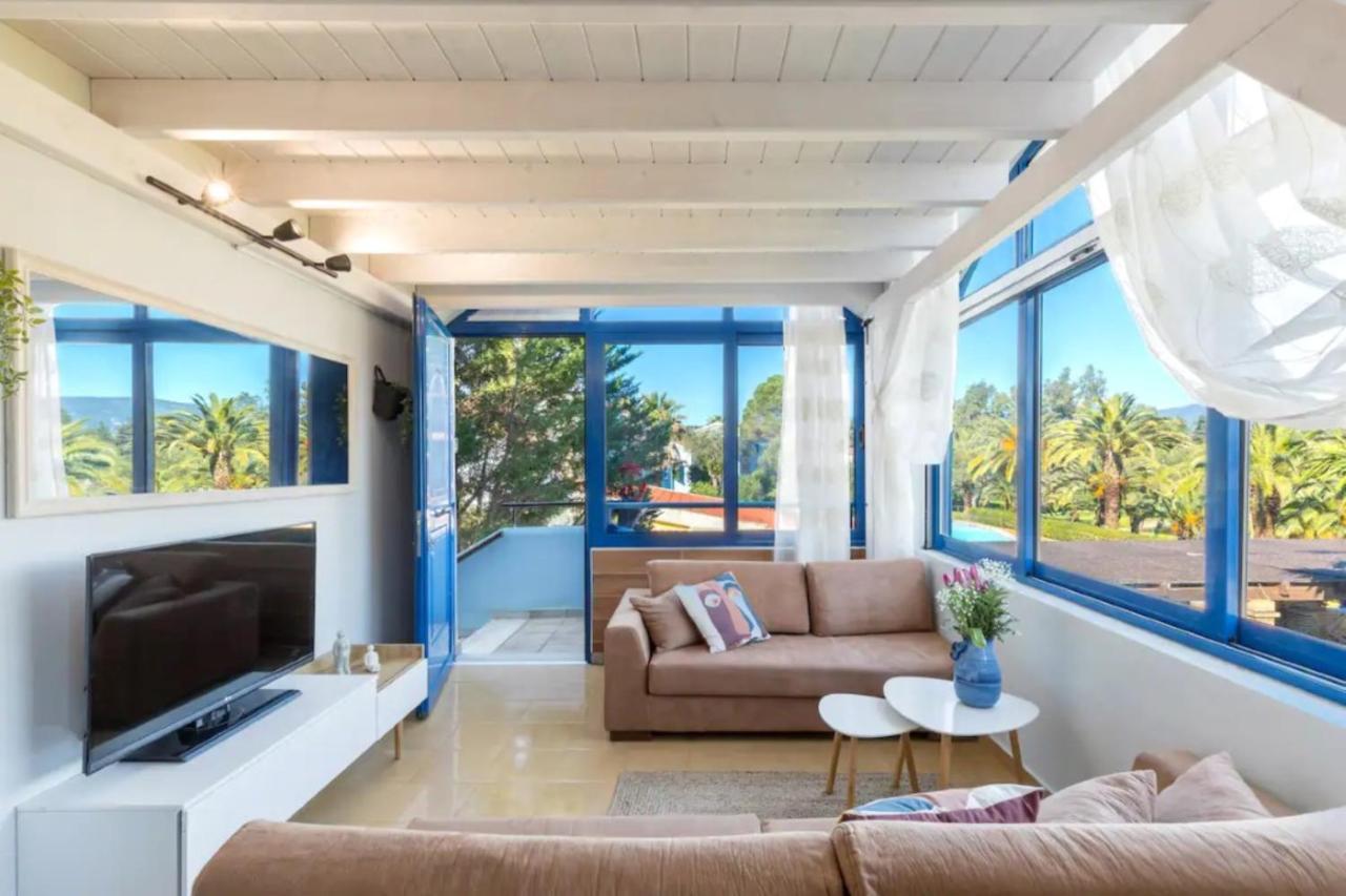 Govino Bay Luxury Beach Loft Apartment Danilia Bagian luar foto