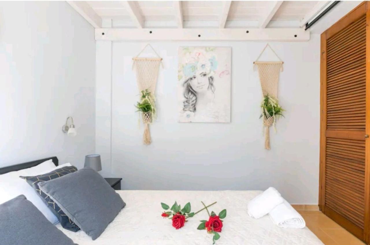 Govino Bay Luxury Beach Loft Apartment Danilia Bagian luar foto