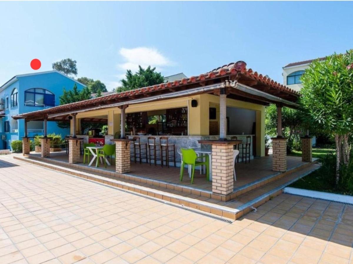 Govino Bay Luxury Beach Loft Apartment Danilia Bagian luar foto